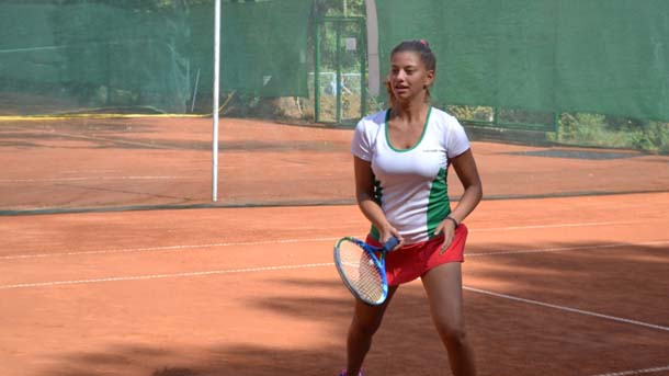 Дария Радулова победи първата поставена на тенис турнира за юноши