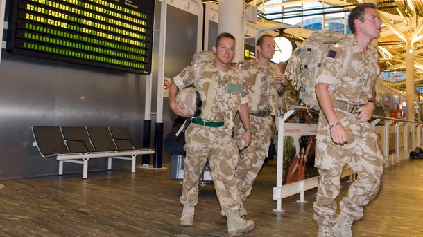 Британското правителство обмисля удвояване на военното си присъствие в Афганистан