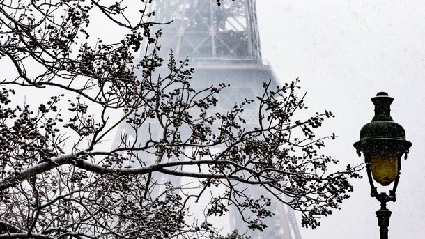 Над 700 км задръствания около Париж затворена Айфелова кула забавяния