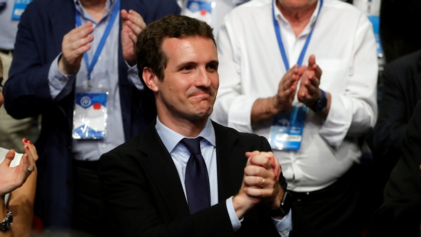 Испанската консервативна Народна партия избра 37-годишния Пабло Касадо за наследник