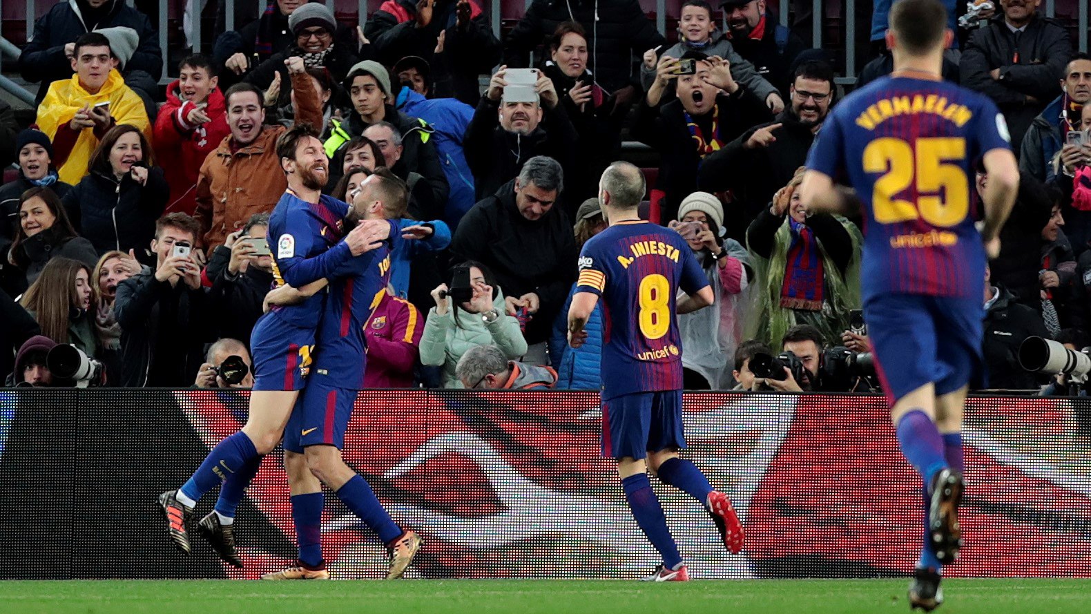 Барселона постигна рутинна домакинска победа с 3 0 срещу Леванте и