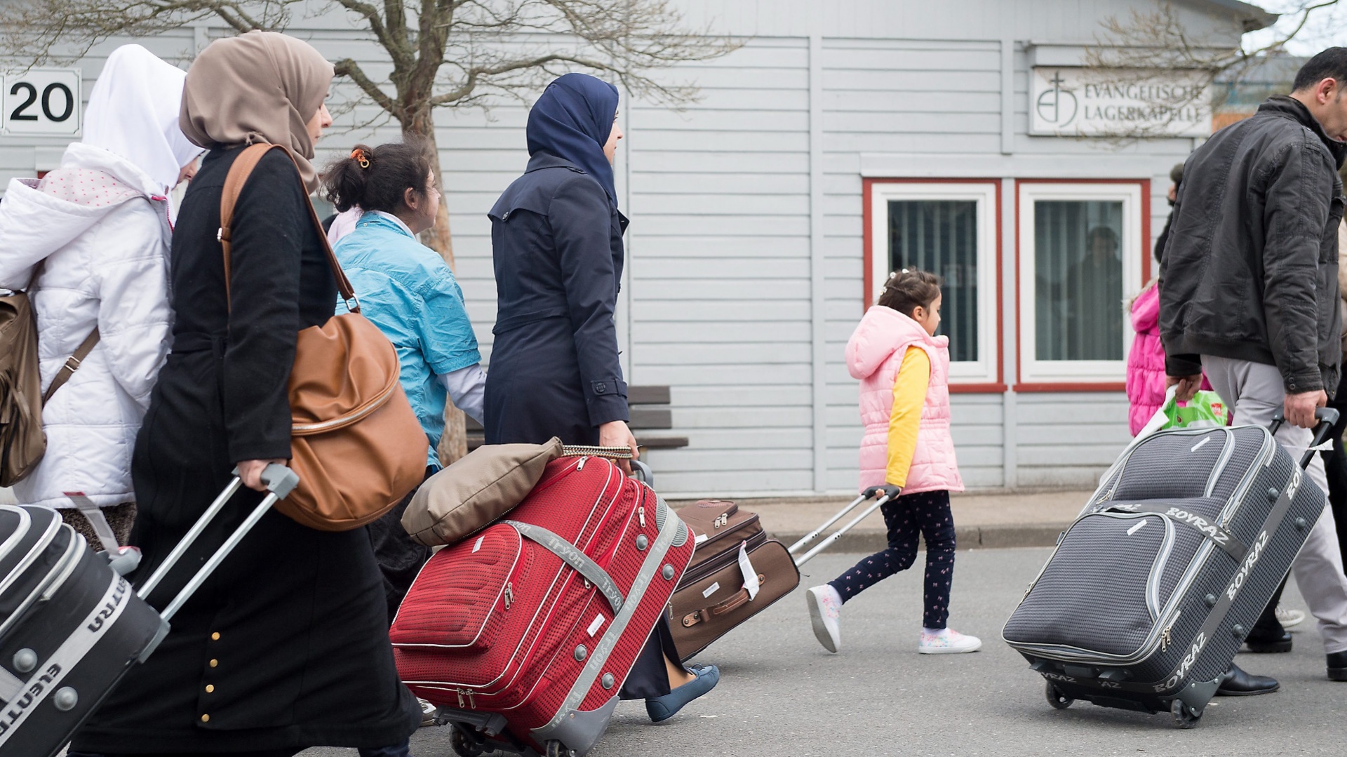 Германия обяви че ще предоставя по 3000 евро на мигрантите