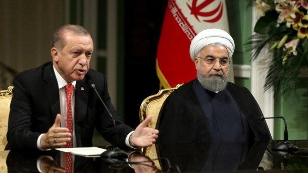 Иранският президент Хасан Рохани и турският държавен глава Реджеп Тайип