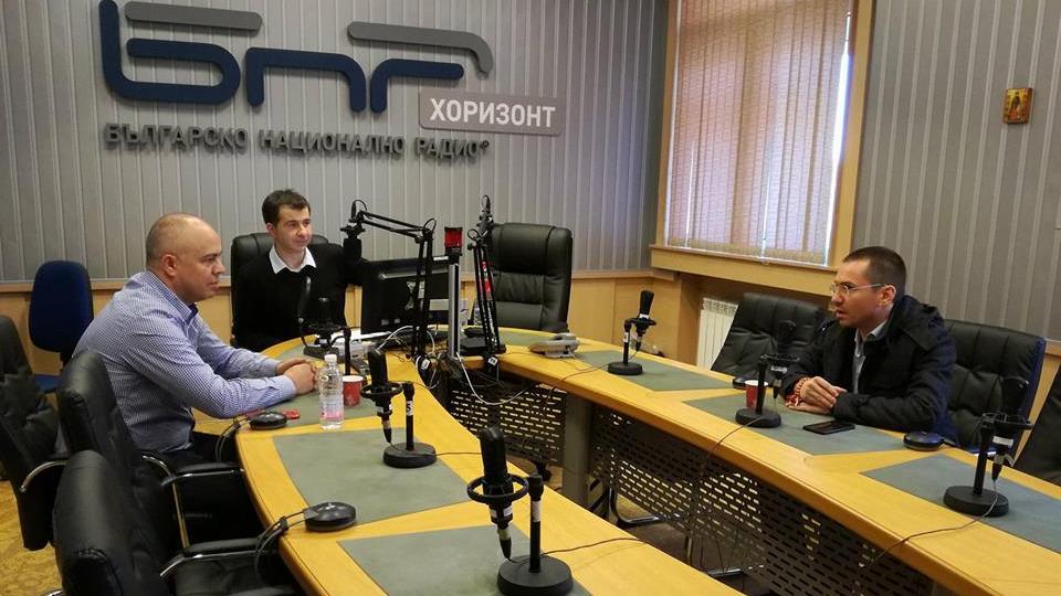 Позицията на ВМРО е че никой не трябва да си