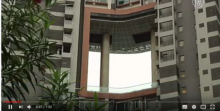 Множество небостъргачи в Хонконг имат оставени дупки между етажите което