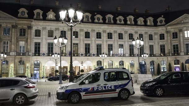 Френската полиция усилено издирва двама души от бандата, организирала зрелищен