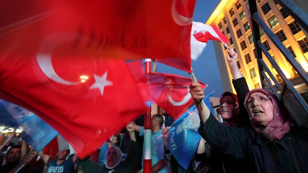 8 партии ще участват на парламентарните избори в Турция Днес