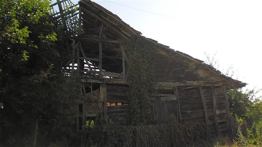 Част от хамбара на Плаширибови, където за пръв път е прожектиран филм в Ново село през 1920 г.