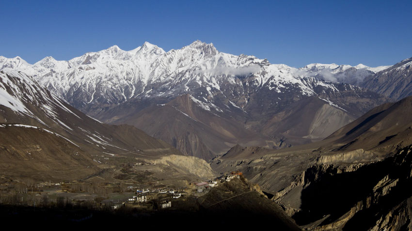 Мустанг се намира североизточно от Непал в близост до Тибет.