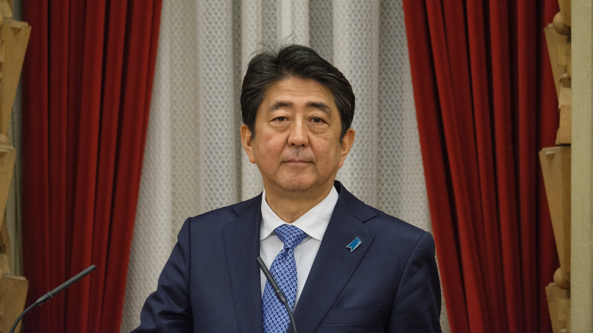 Японският премиер Шиндзо Абе потвърди че ще посети в средата