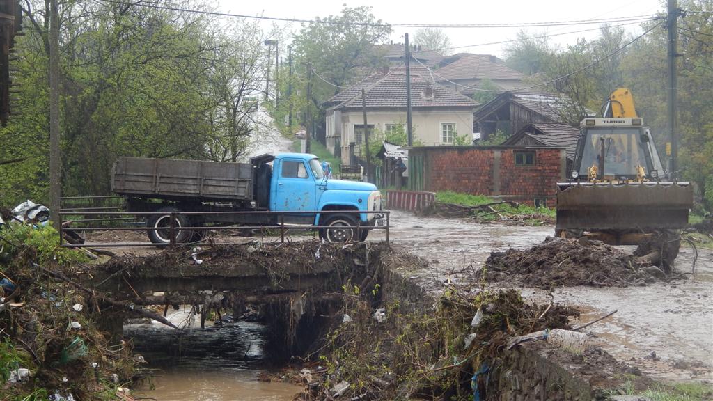 село Плешивец бедствие 25 април 2014 година