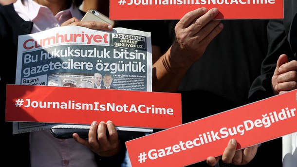Германска журналистка която прекара половин година в турски арест по