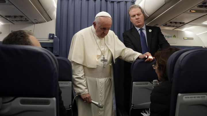 Папа Франциск отказа да коментира твърдения че лично игнорирал обвинения