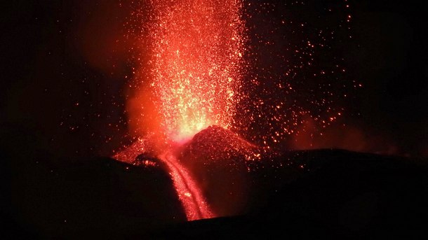 Вулканът Фуего в Гватемала отново изригна и по южния му