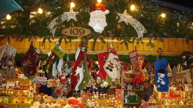 Коледен благотворителен базар организираха студентите от клуб Дар в Техническия