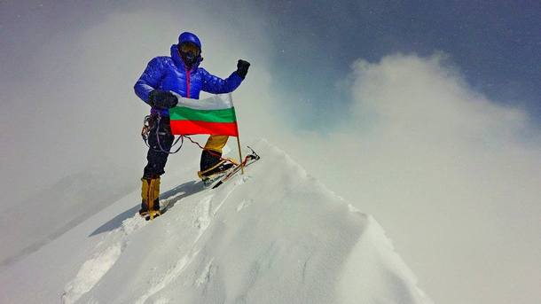 Екипът на алпиниста Боян Петров обяви край на спасителната операция