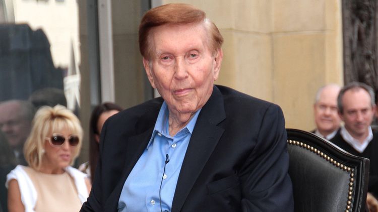 94 годишният собственик на CBS Съмнър Редстоун чието състояние се оценява