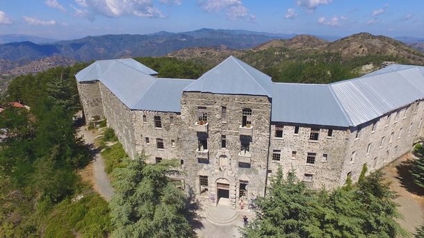В Кипър се продава легендарен хотел с призраци Историческата сграда