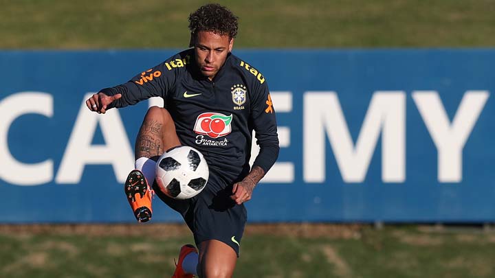 Бразилската звезда Неймар поднови тренировки с националния отбор на страната