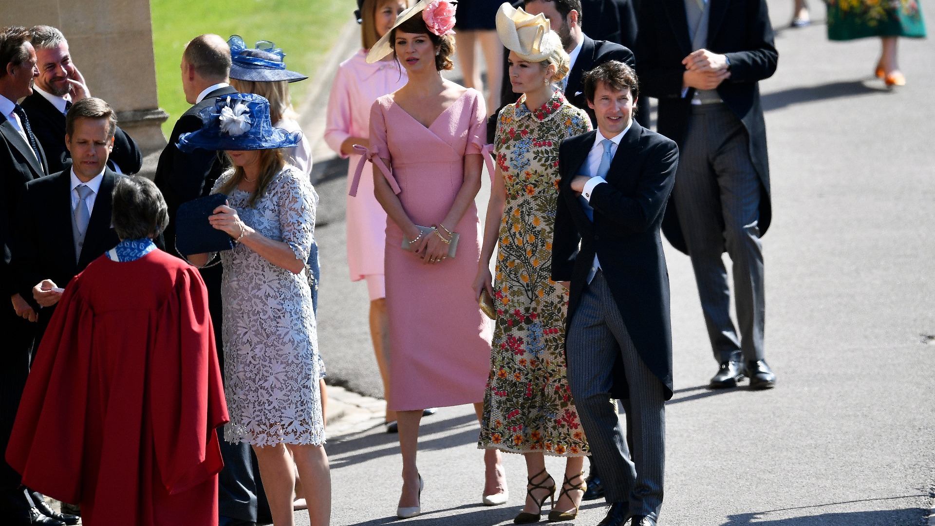Във Великобритания поканените гости на сватбата в кралското семейство пристигат