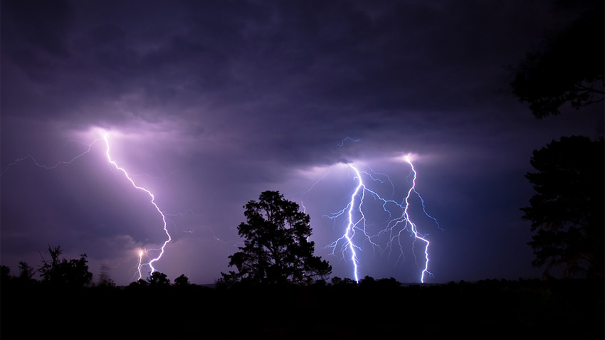 Британските метеоролози очертаха апокалиптична картина от гръмотевични бури проливни дъждове