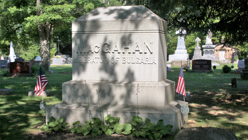 Надгробный памятник Мак-Гахану в Нью-Лексингтоне, США