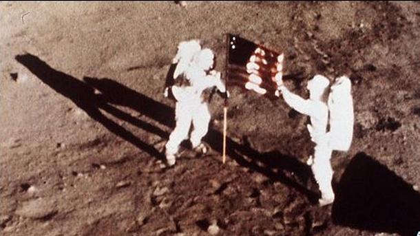 Легендарният американски астронавт Джон Йънг един от покорителите на Луната