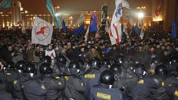 Около 30 демонстранти бяха арестувани в Беларус преди началото на