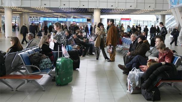 200 българи са блокирани на летище в Рим след като