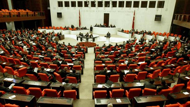 С мнозинство от 386 гласа турският парламент взе решение за