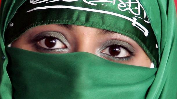 Саудитска Арабия ще разреши жени да присъстват на спортни събития.