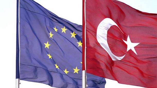 Сибел Карабел специалист по европейски въпроси в турския изследователски център