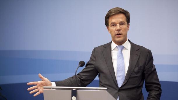 Холандският премиер Марк Рюте оцеля след вот на недоверие тази