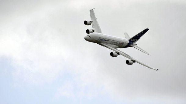 Еърбъс А380 на Ер Франс се приземи аварийно на летище