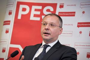 В декларация Съветът на Партията на европейските социалисти настойчиво призова