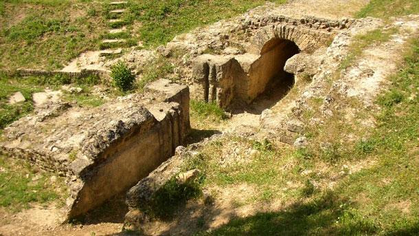 Археолози откриха наново западната крепостна стена на Рациария за която