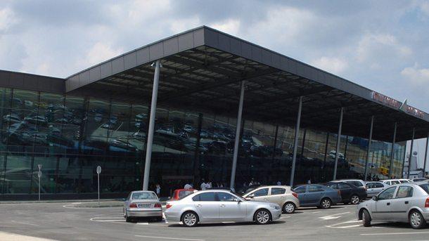 Заради обилния снеговалеж летище Пловдив е блокирано До 17 часа