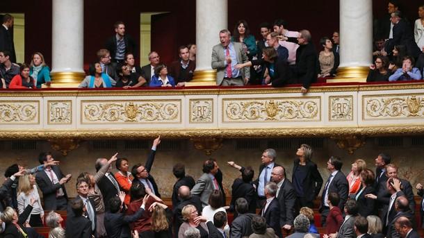 Френският парламент одобри окончателно законопроект срещу сексуалното и сексисткото насилие,