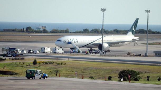 Самолет на турската авиокомпания Пегасус еърлайнс излезе от пистата при