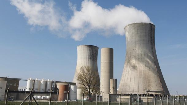 Четири реактора в три атомни електроцентрали във Франция са временно