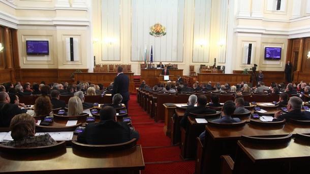 Заместник министърът на правосъдието Николай Проданов е в Народното събрание за