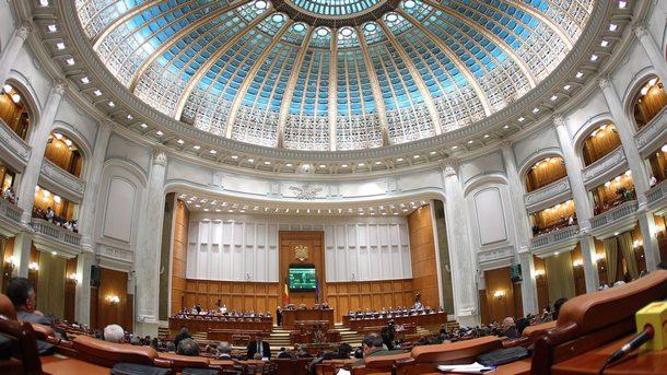 Румънският парламент отхвърли искане на опозицията за оставка на министъра