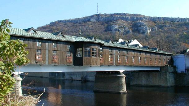 На покрития мост В Ловеч ще бъде експонирана изложбата 34-ти