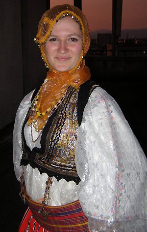 Doriana Djuta prezantoi dhe veshjen popullore nga rajoni i Gorës