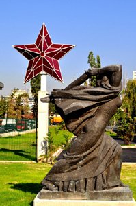 Звездата на Партийния дом, превърнала се в символ на тоталитарната власт, е сред атракциите на новооткрития музей