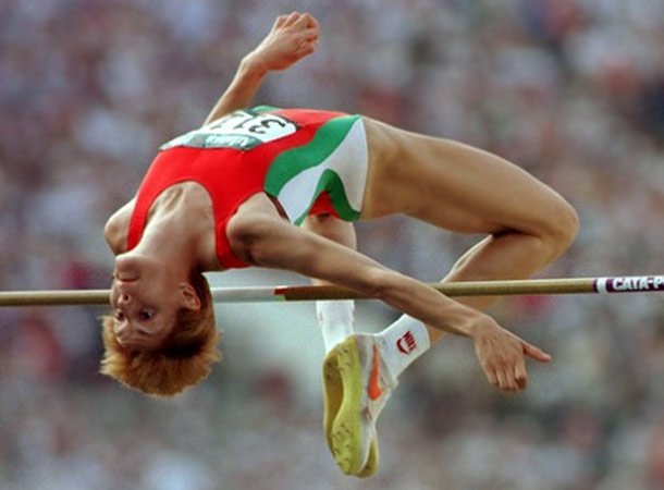Стефка Костадинова остава в историята на леката атлетика с легендарния си скок от 209 см. – рекорд, който не е подобрен и до днес.