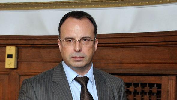 Министърът на земеделието Румен Порожанов ще представи в парламента хода