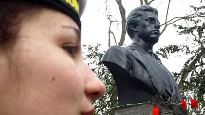 Паметникът на Васил Левски в Ловеч, който е най-големият монумент