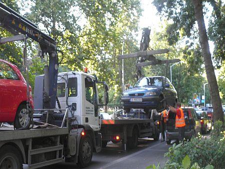 Общинската администрация в Плевен премахна над 150 стари автомобила изоставени