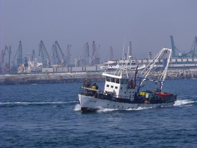 Риболовният кораб с кипърски флаг е собственост на кипърски бизнесмен,